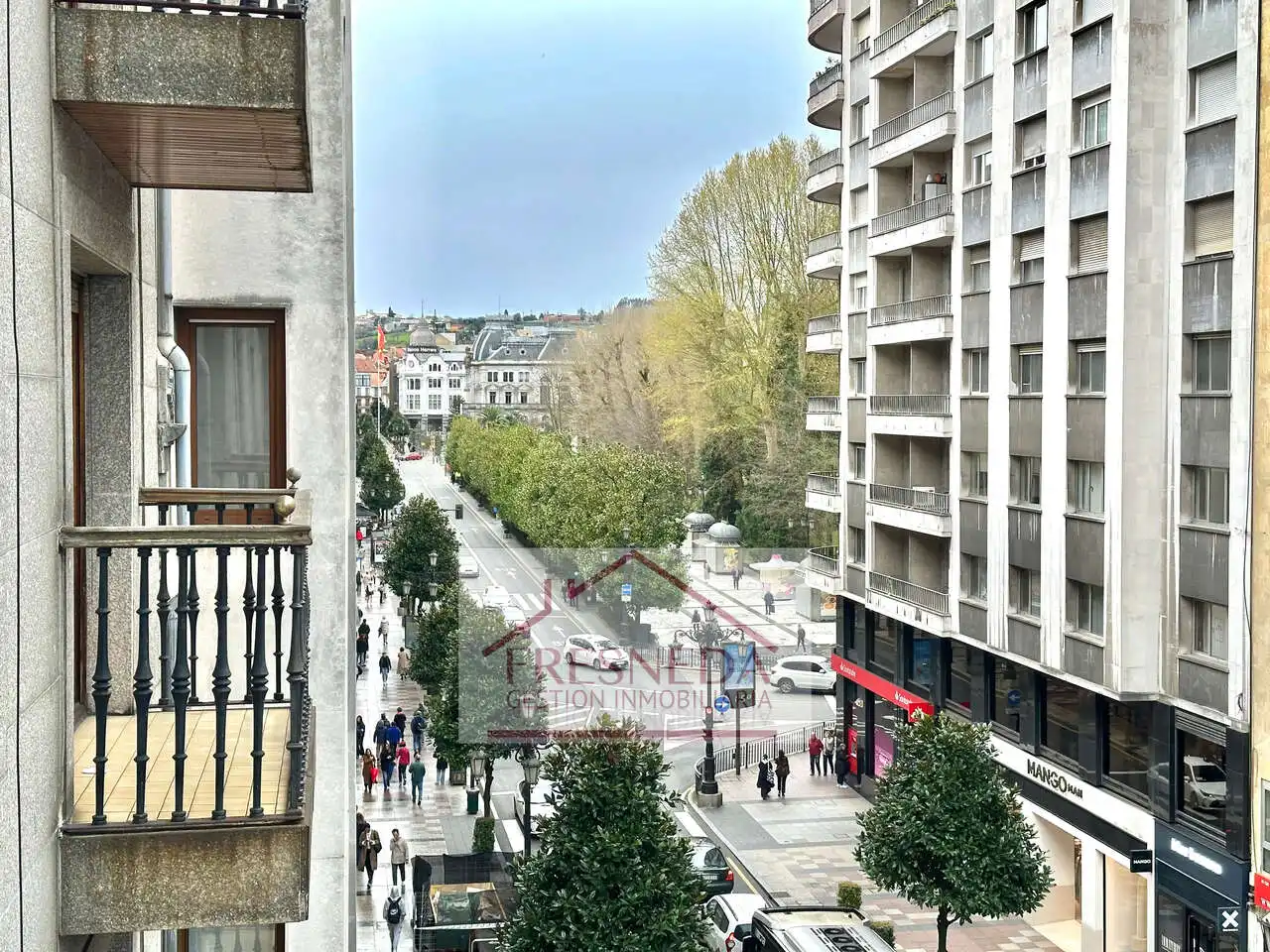 Vista exterior de Piso en venta en Oviedo  con Calefacción, Terraza y Trastero
