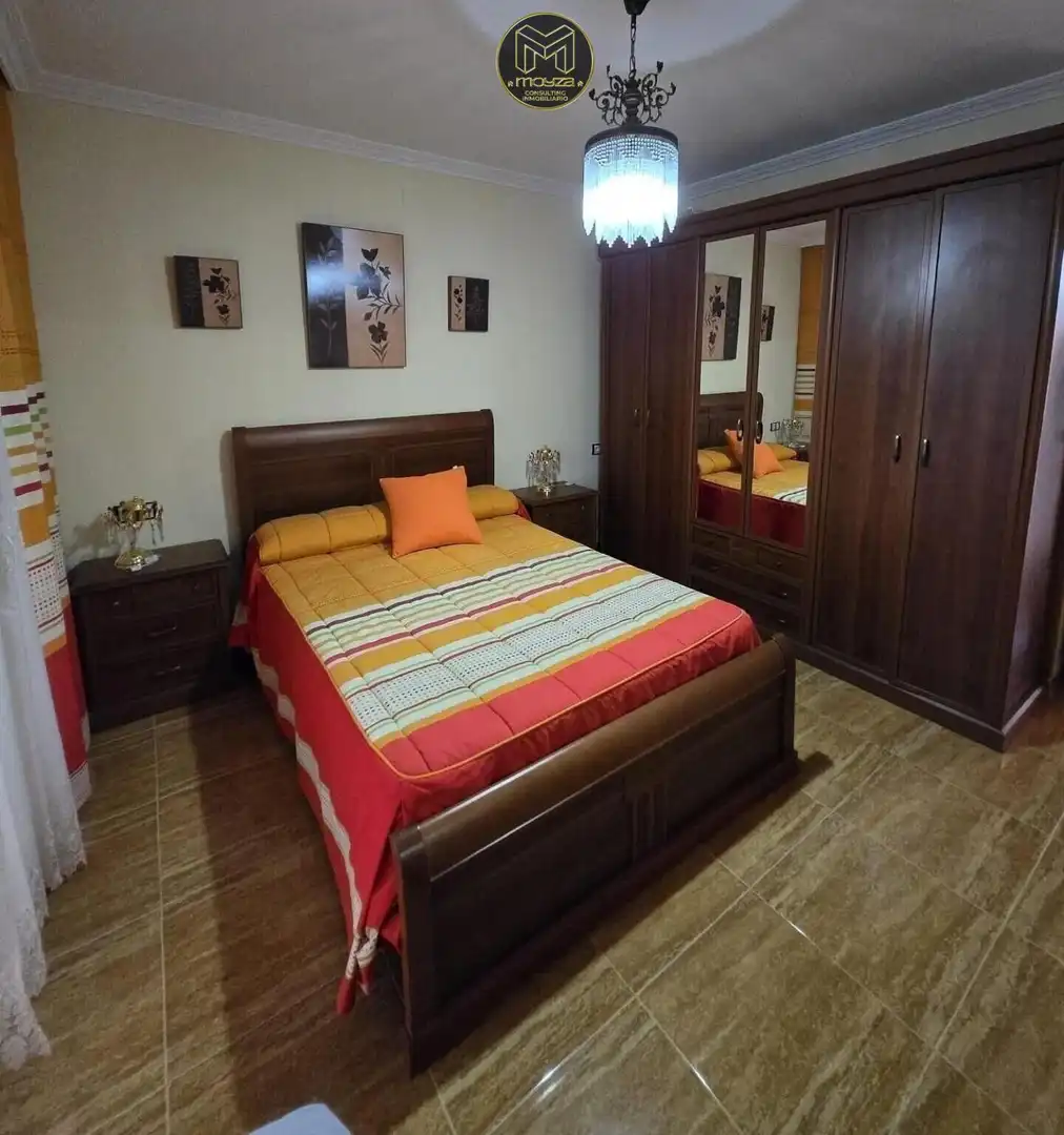 Dormitori de Casa o xalet en venda en Jaén amb Aire condicionat, Traster i Piscina