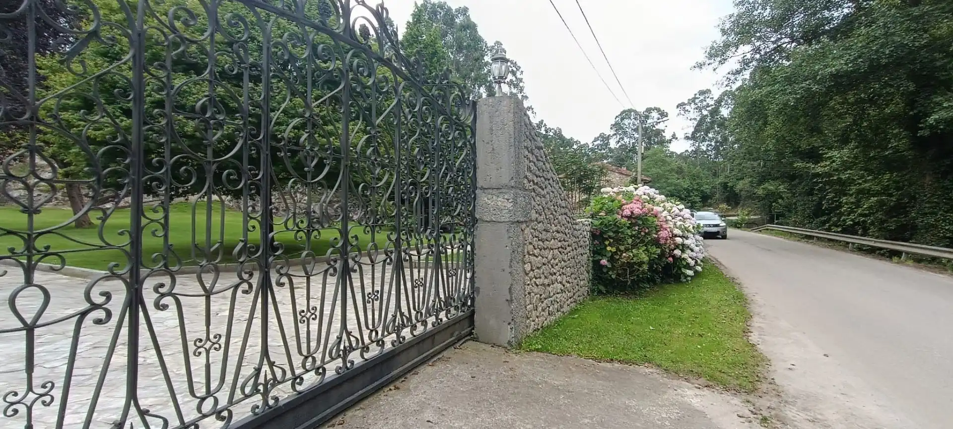 Vista exterior de Finca rústica en venda en Llanes amb Jardí privat