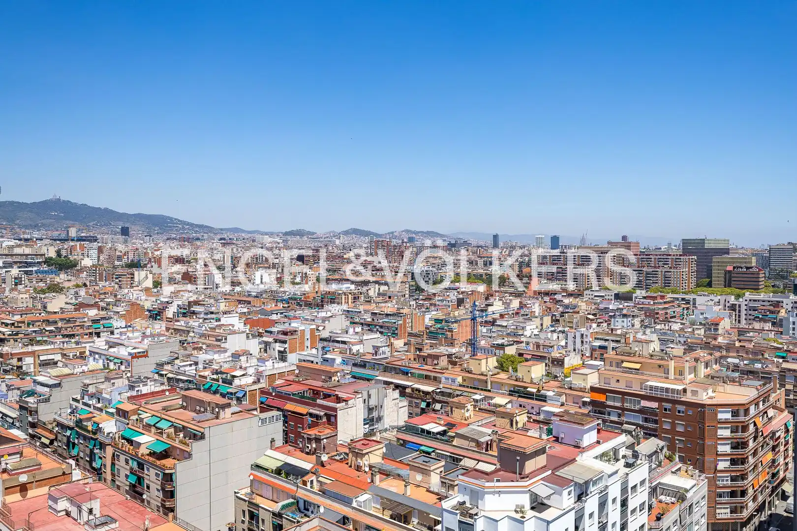 Exterior view of Flat for sale in L'Hospitalet de Llobregat  with Air Conditioner, Heating and Parquet flooring