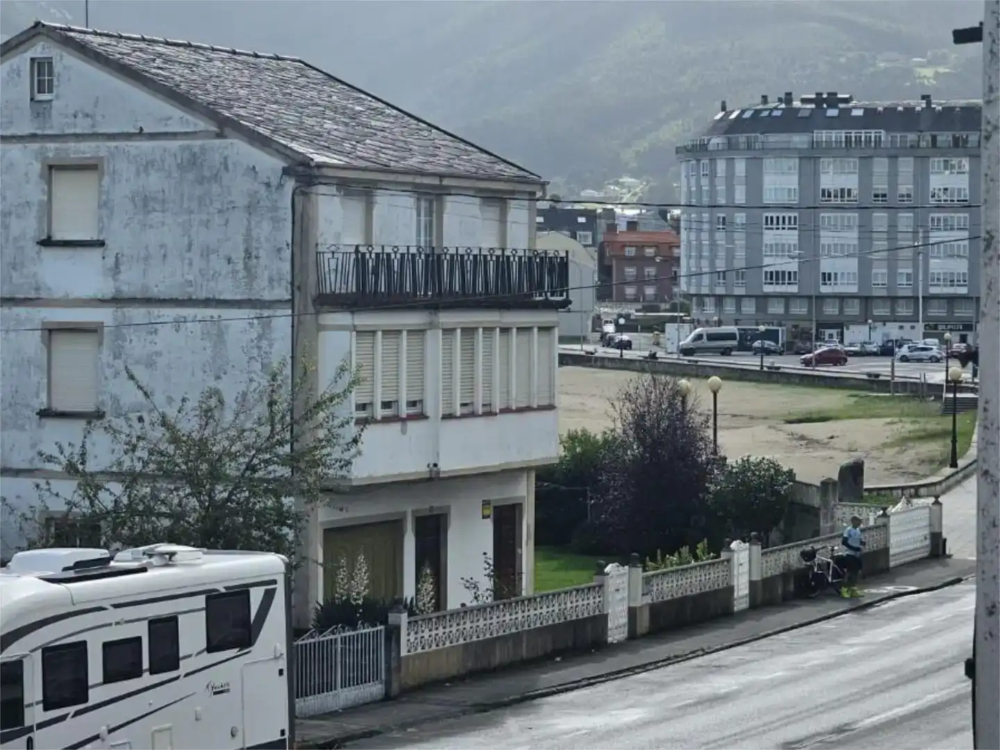Vista exterior de Casa o xalet en venda en Viveiro amb Jardí privat, Parquet i Moblat
