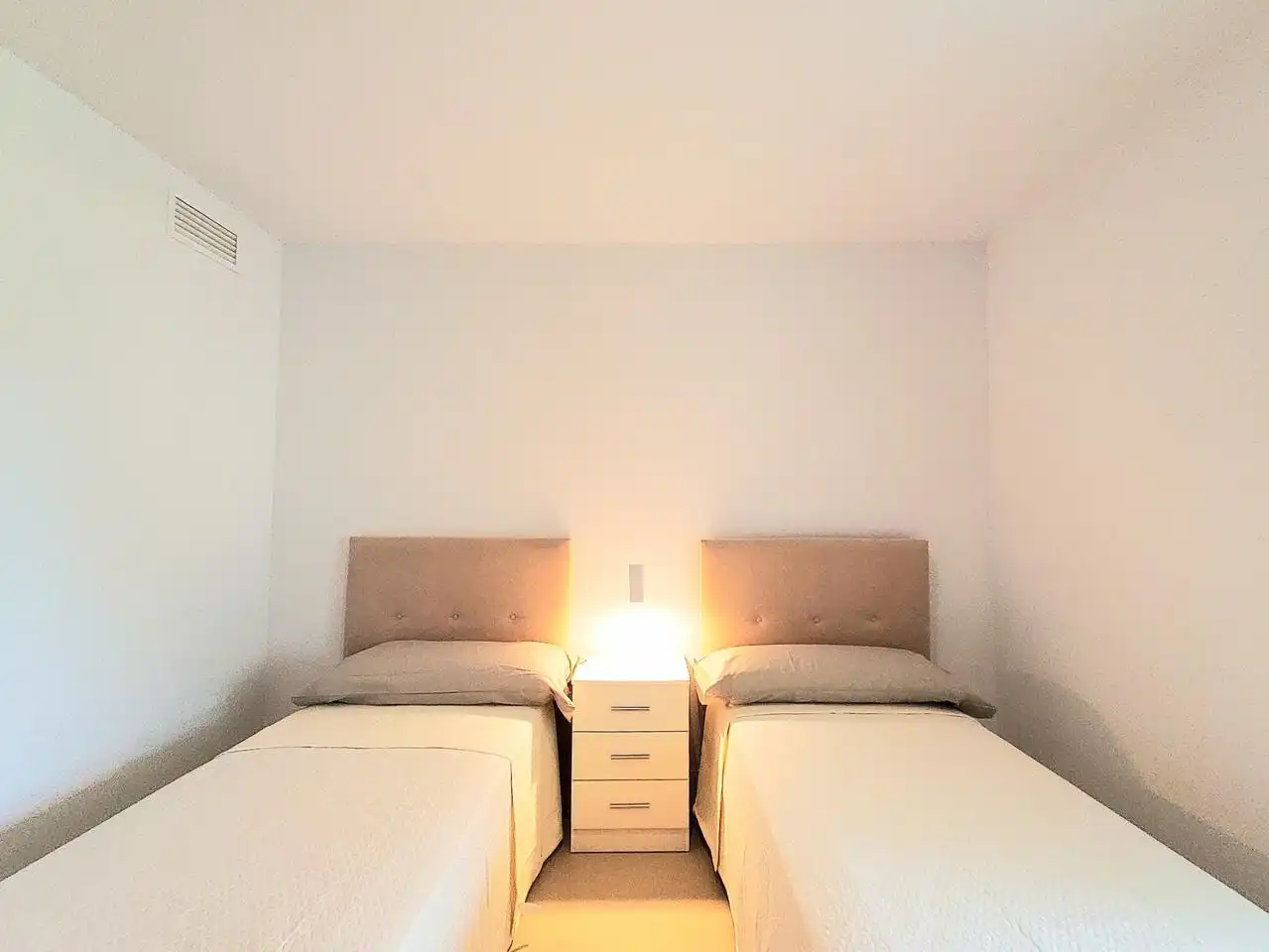 Habitación de Apartamento en venta en Sotogrande con Aire acondicionado, Terraza y Amueblado