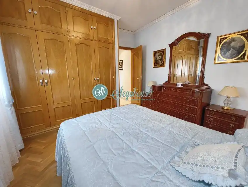 Habitación de Piso en venta en Segovia con Calefacción, Trastero y Balcón