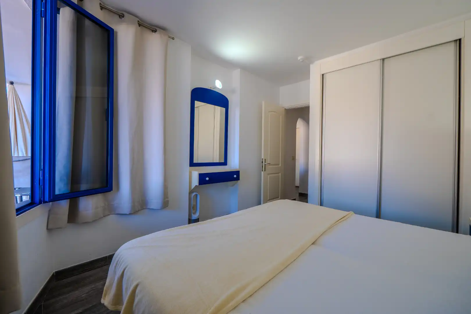 Dormitori de Apartament en venda en Mogán amb Aire condicionat, Terrassa i Moblat