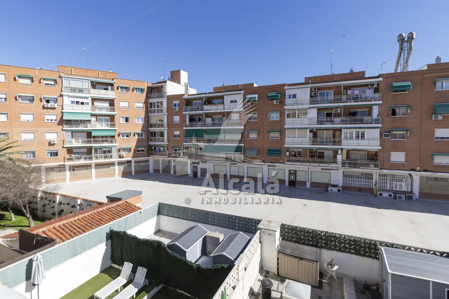 Vista exterior de Piso en venta en Alcalá de Henares con Calefacción y Terraza