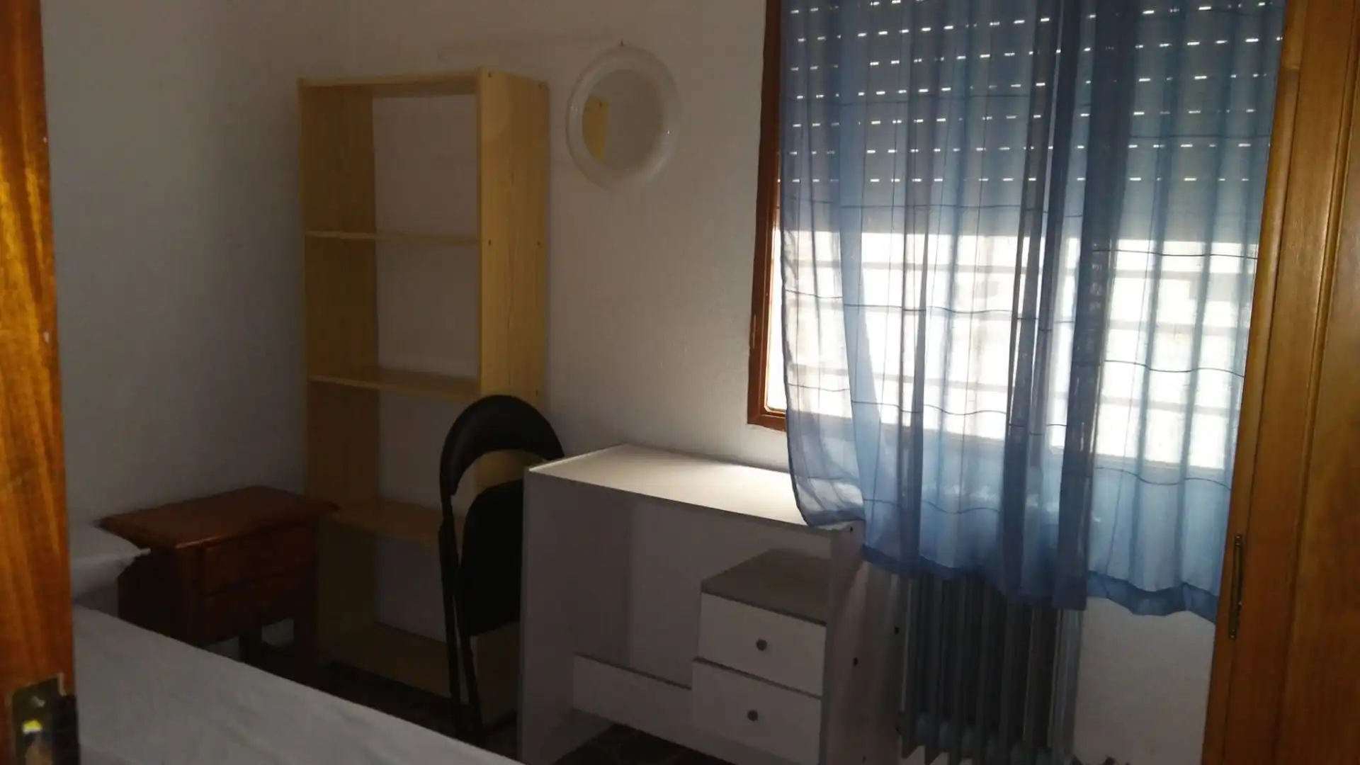Habitación de Piso de alquiler en Jaén con Aire acondicionado, Calefacción y Amueblado