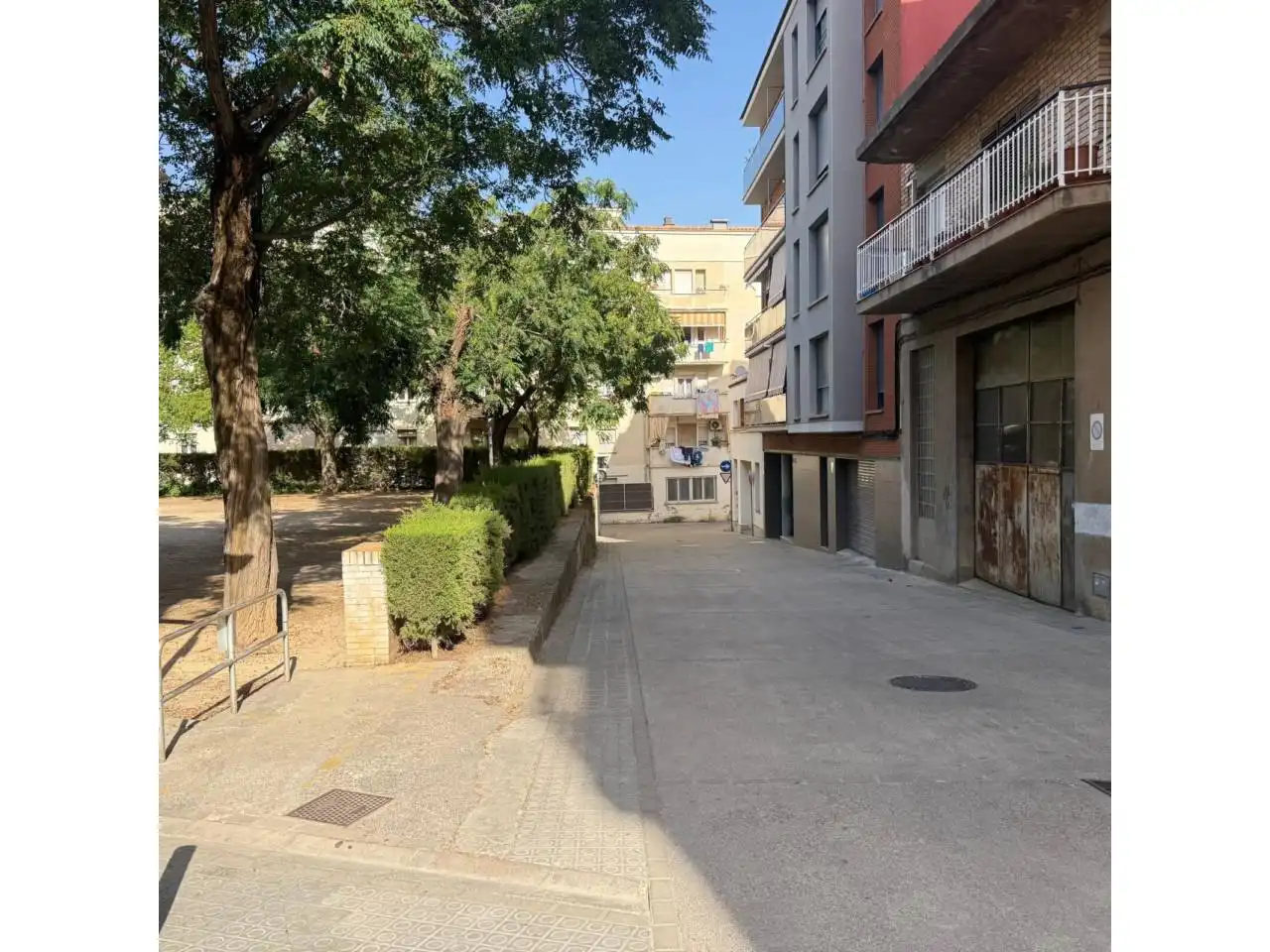 Exterior view of Garage for sale in Manresa