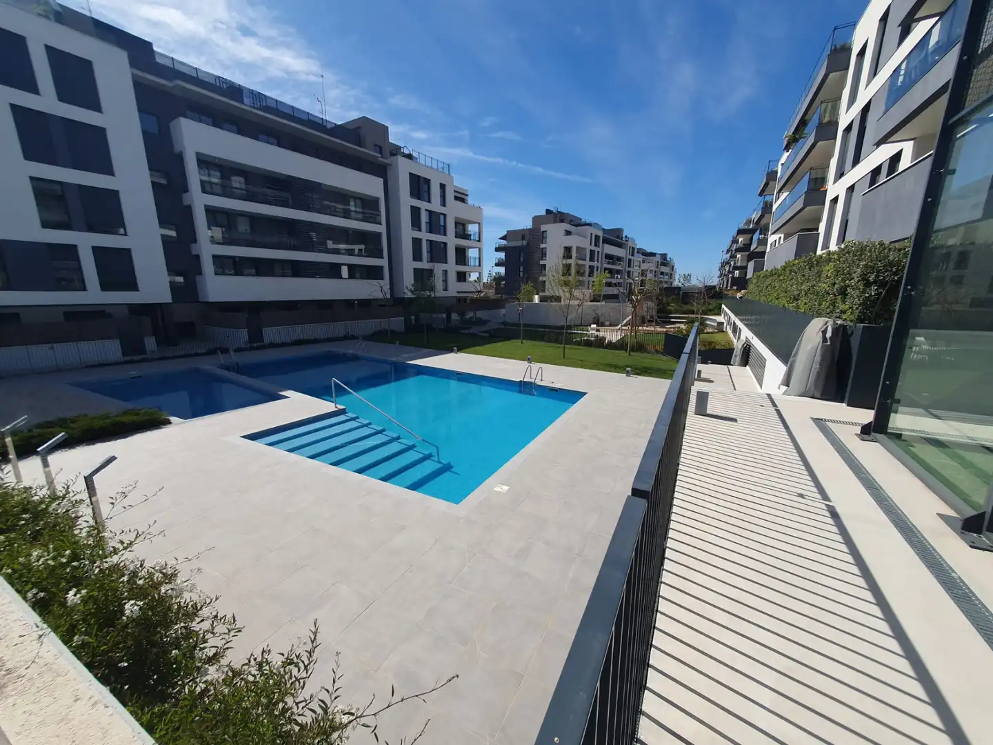 Piscina de Planta baixa en venda en Vilanova i la Geltrú amb Aire condicionat, Calefacció i Jardí privat