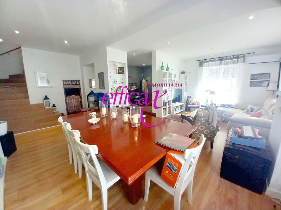 Menjador de Casa o xalet en venda en Santo Domingo-Caudilla amb Aire condicionat, Calefacció i Traster