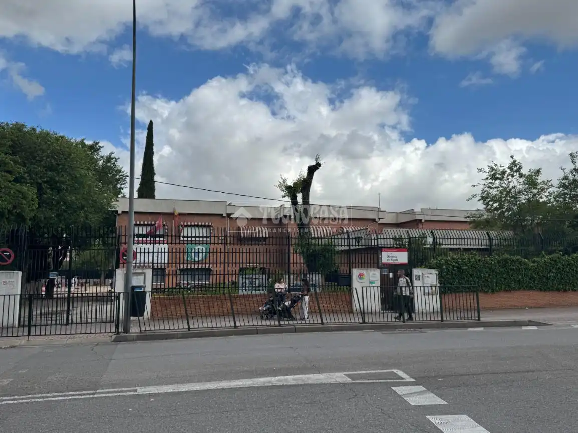 Vista exterior de Piso en venta en Alcalá de Henares
