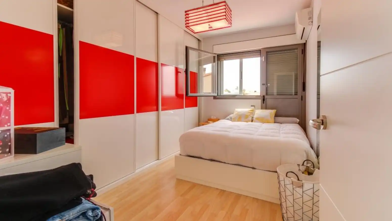 Schlafzimmer von Haus oder Chalet zum Verkauf in Villamayor mit Klimaanlage, Heizung und Privatgarten