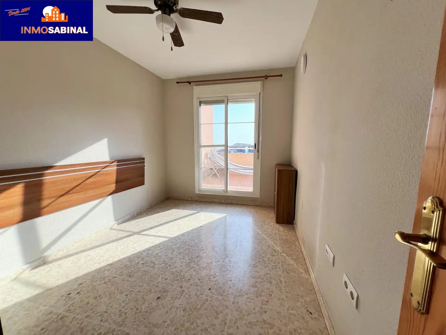 Terraza de Piso en venta en Roquetas de Mar con Aire acondicionado, Terraza y Piscina comunitaria