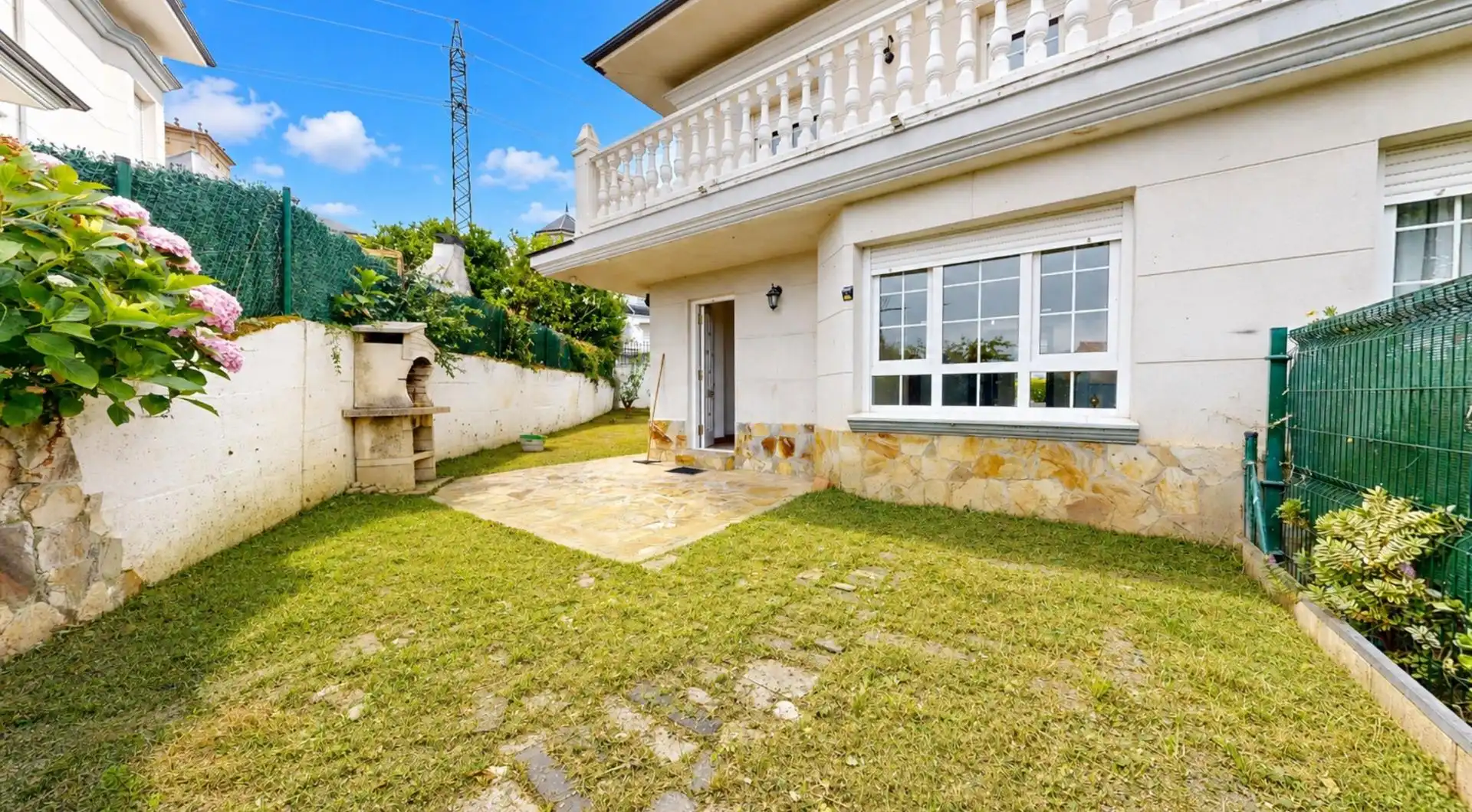 Vista exterior de Casa adosada en venta en Bárcena de Cicero con Calefacción, Jardín privado y Terraza