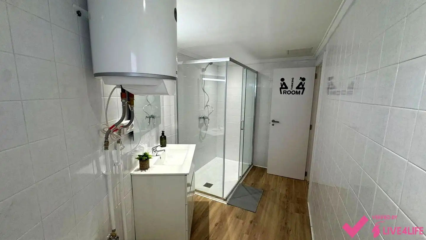 Baño de Piso para compartir en Valencia con Calefacción y Amueblado