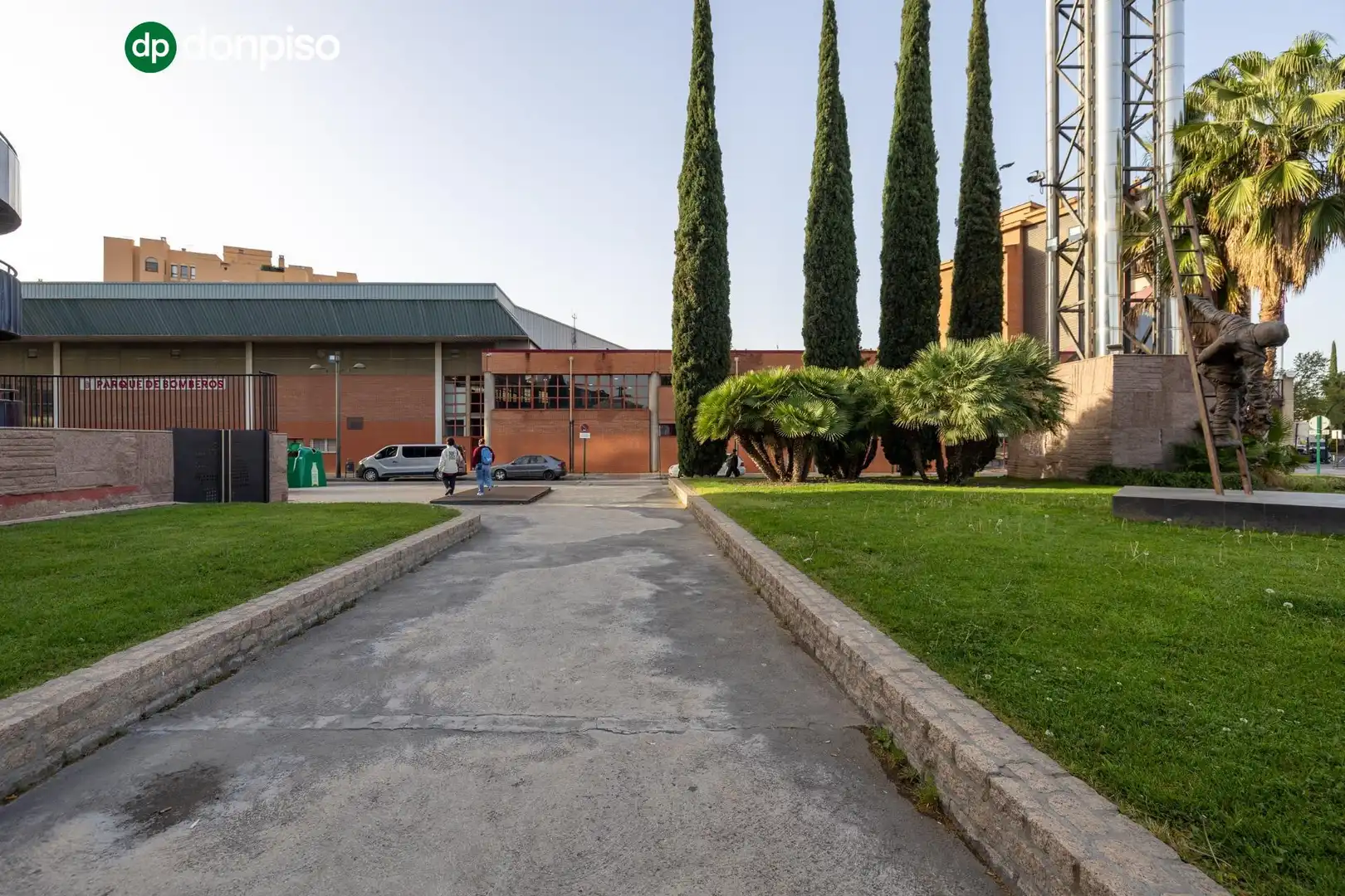 Aparcament de Pis en venda en Granada amb Terrassa, Traster i Balcó