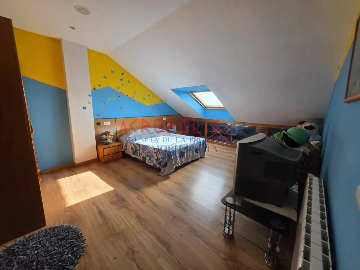 Bedroom of Houses for sale in Onzonilla  with Heating, Terrace and Storage room