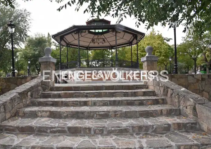 Terrassa de Estudi de lloguer en Villaviciosa de Odón amb Calefacció, Jardí privat i Parquet