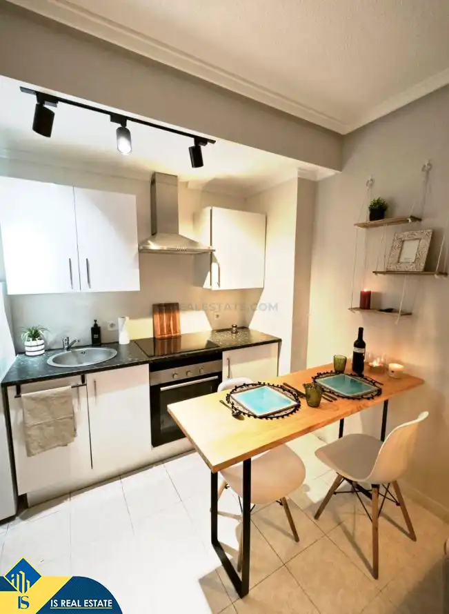 Küche von Wohnung zum Verkauf in Torrevieja mit Klimaanlage, Heizung und Terrasse