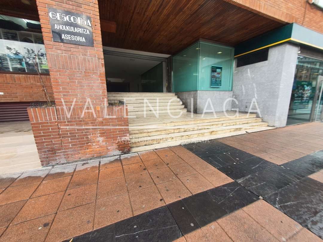Vista exterior de Oficina en venda en Beasain amb Calefacció