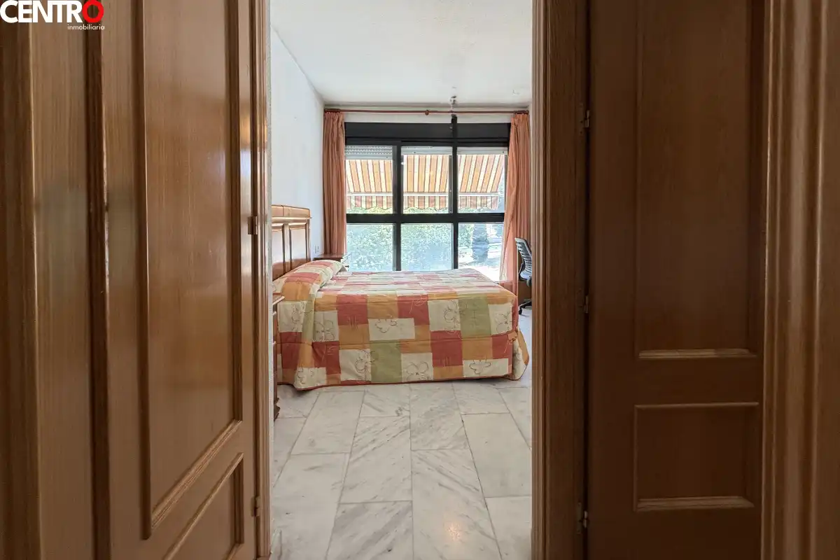 Habitación de Piso en venta en Granada con Aire acondicionado, Calefacción y Jardín privado