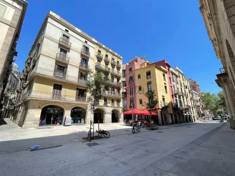 Vista exterior de Pis en venda en Barcelona amb Aire condicionat, Calefacció i Moblat