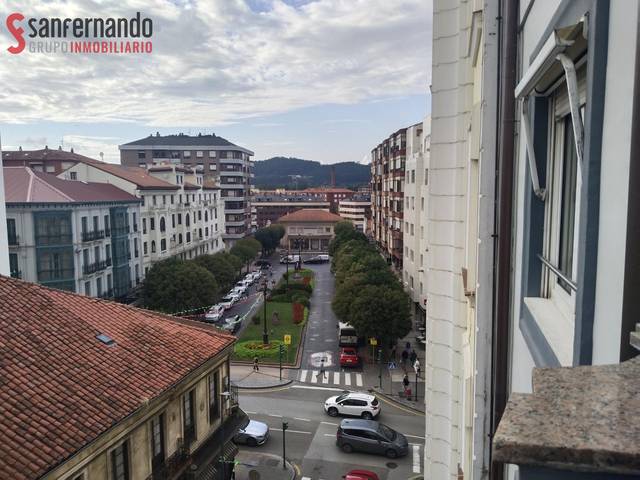 Oficina en Alquiler en Calle de Ruiz Tagle, 3 en Centro