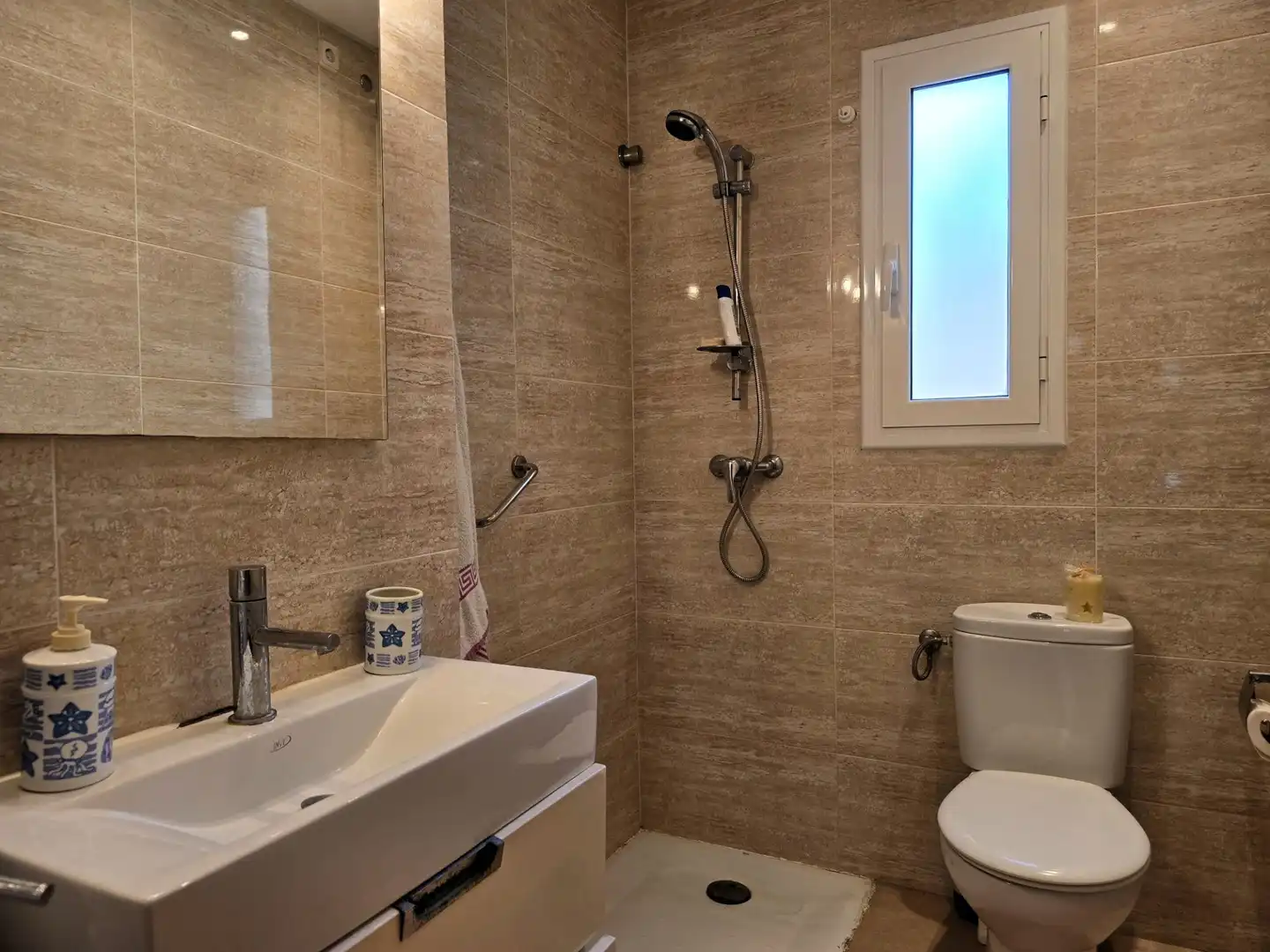Badezimmer von Wohnung zum Verkauf in L'Ametlla de Mar  mit Klimaanlage und Möbliert