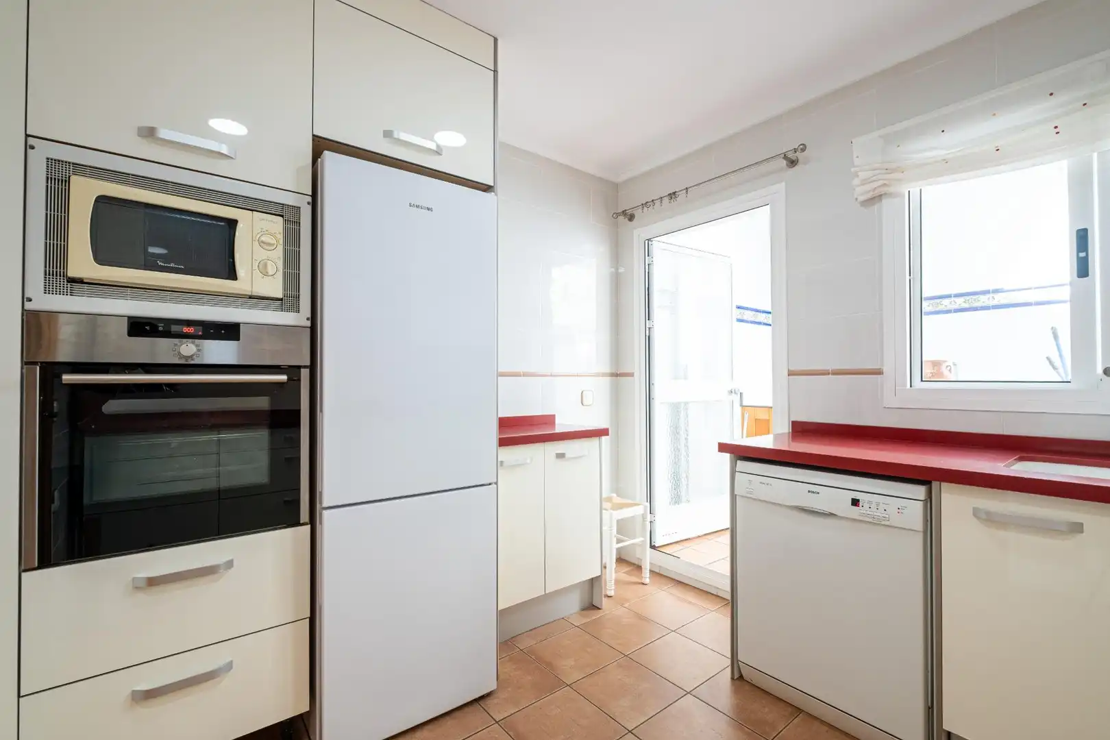 Küche von Dachboden zur Miete in Moncada mit Privatgarten, Terrasse und Balkon