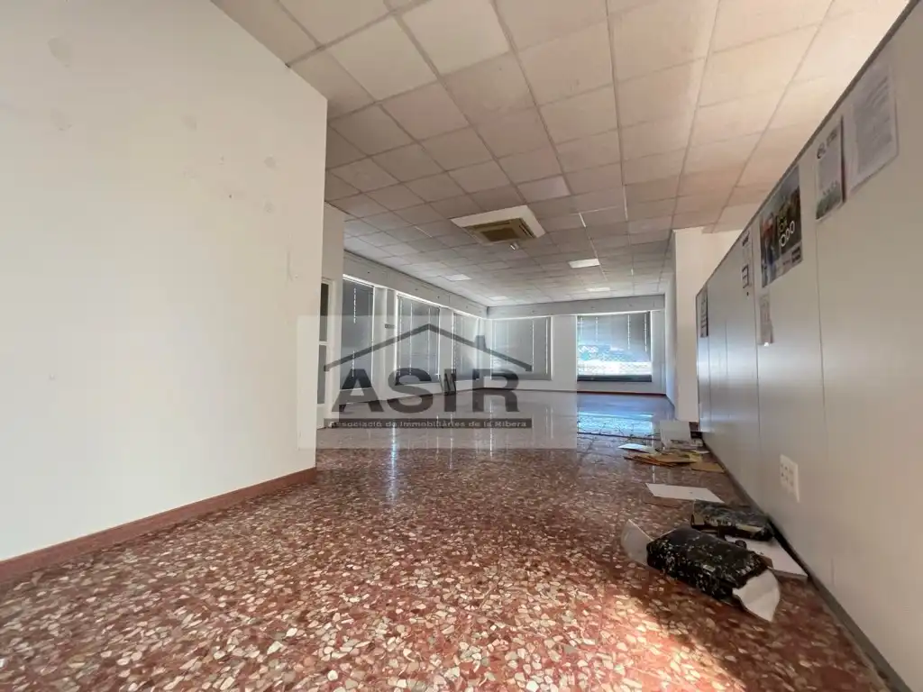 Industrial buildings for rent in Favara