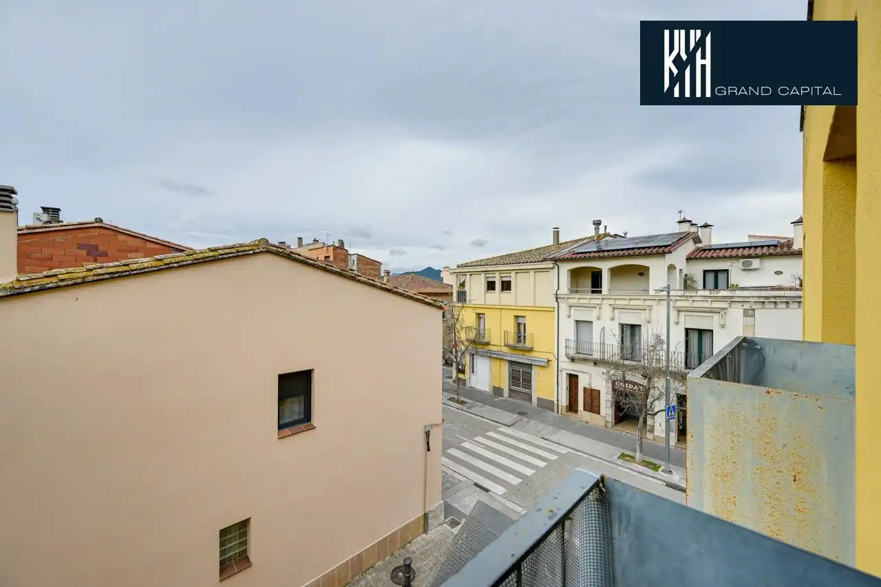 Vista exterior de Dúplex en venta en Salt con Calefacción, Terraza y Balcón