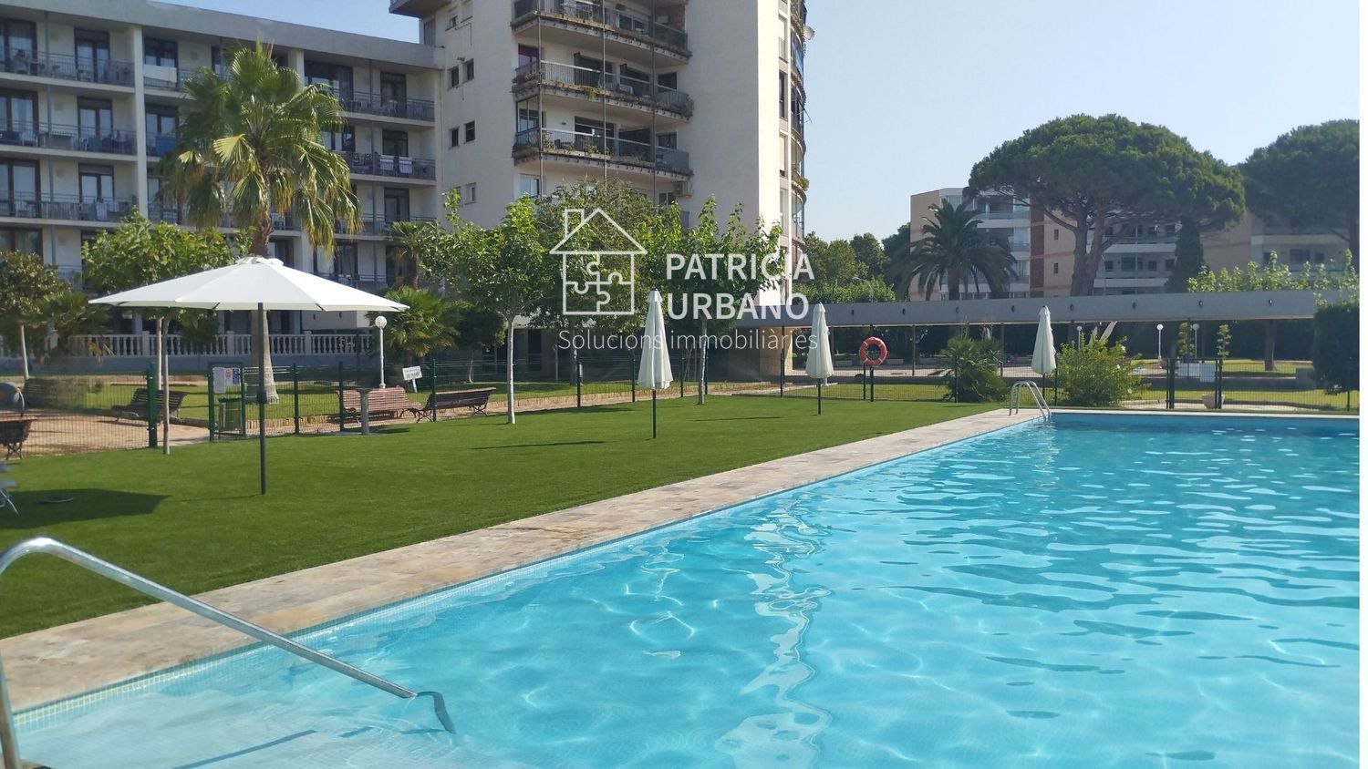 Swimming pool of Flat for sale in Cambrils  with Air Conditioner, Heating and Parquet flooring