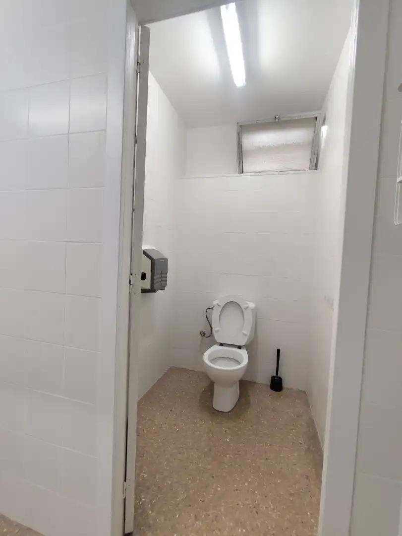 Badezimmer von Büro zur Miete in Barcelona mit Klimaanlage und Alarm