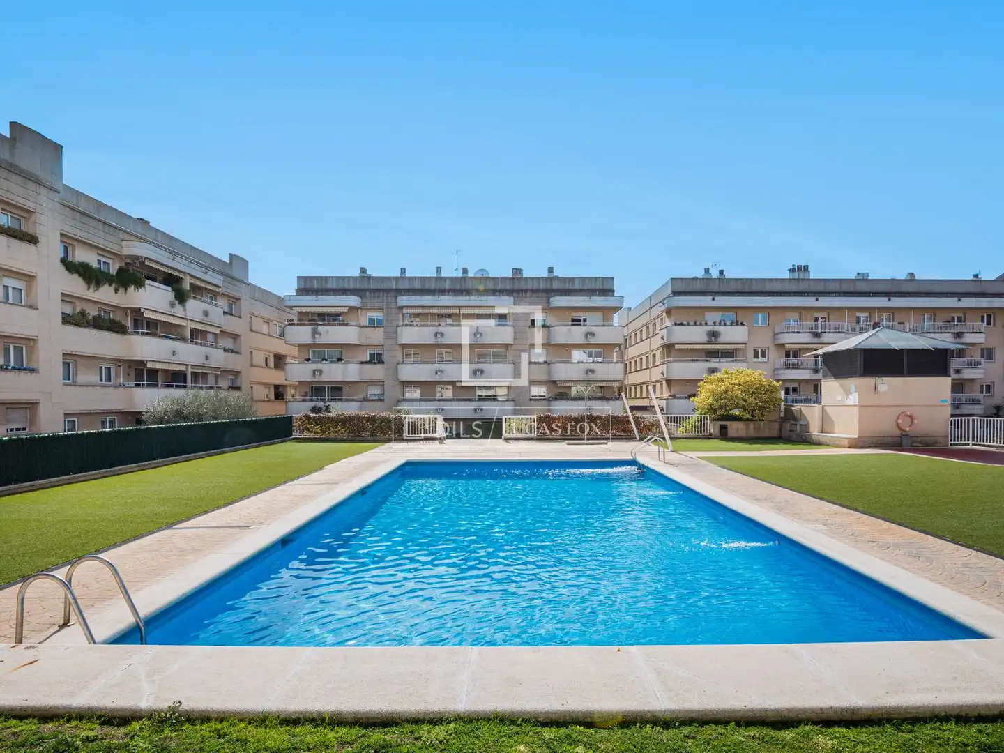 Exterior view of Flat for sale in Sant Cugat del Vallès  with Air Conditioner, Heating and Terrace