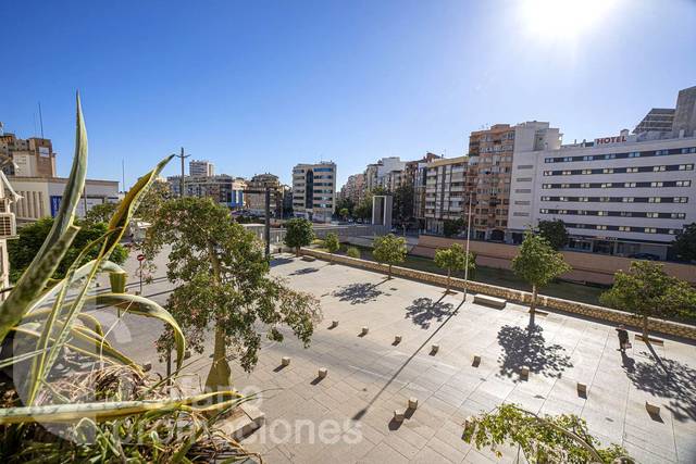 Piso en Venta en Ensanche Centro - Puerto