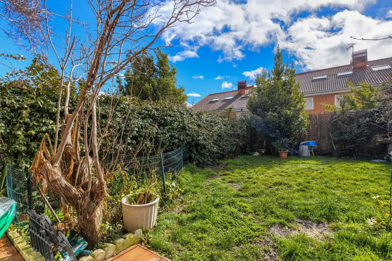Garten von Einfamilien-Reihenhaus zum Verkauf in San Lorenzo de El Escorial mit Heizung, Privatgarten und Abstellraum