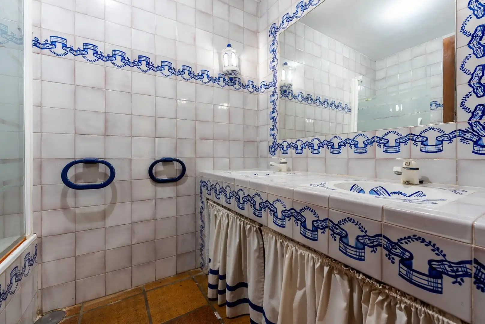 Bany de Casa o xalet en venda en Mairena del Aljarafe amb Aire condicionat, Calefacció i Jardí privat