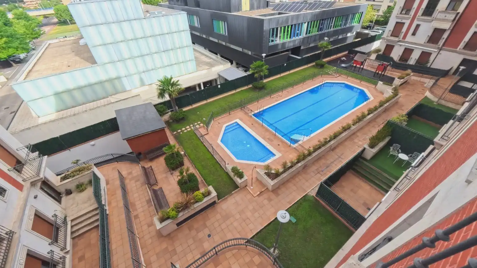 Piscina de Piso de alquiler en  Logroño con Aire acondicionado, Calefacción y Jardín privado