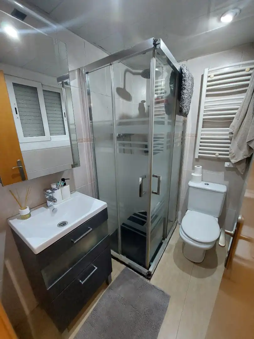 Baño de Piso en venta en Sabadell con Aire acondicionado, Calefacción y Amueblado