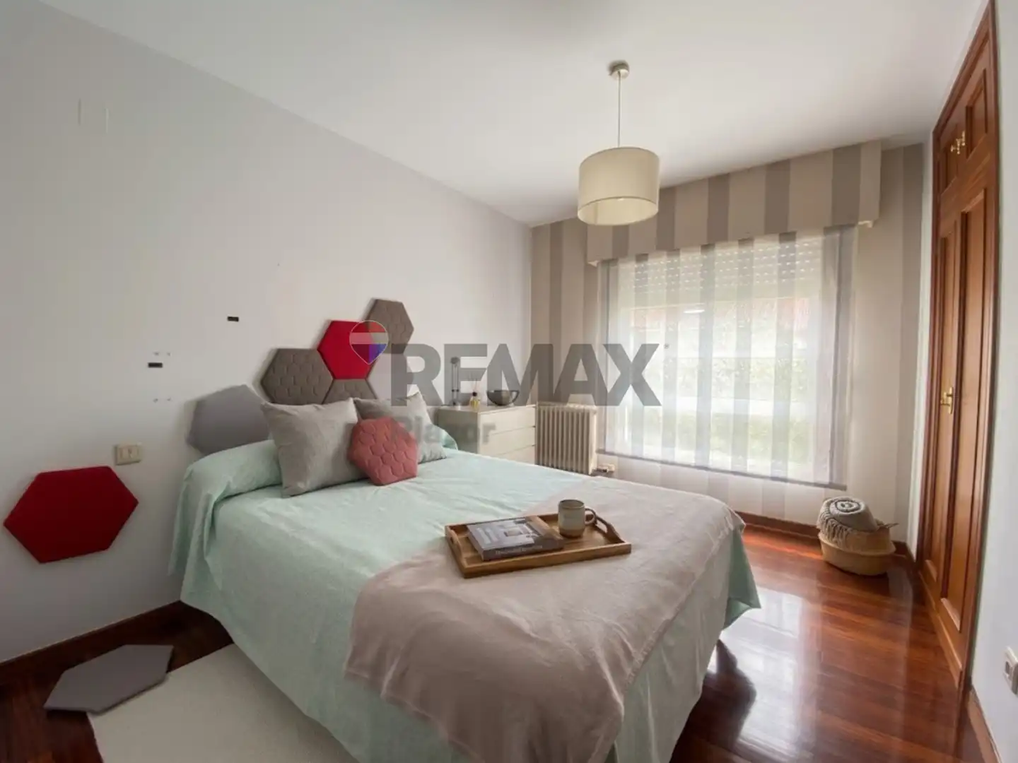 Schlafzimmer von Einfamilien-Reihenhaus zum Verkauf in Ames mit Heizung, Privatgarten und Parkett