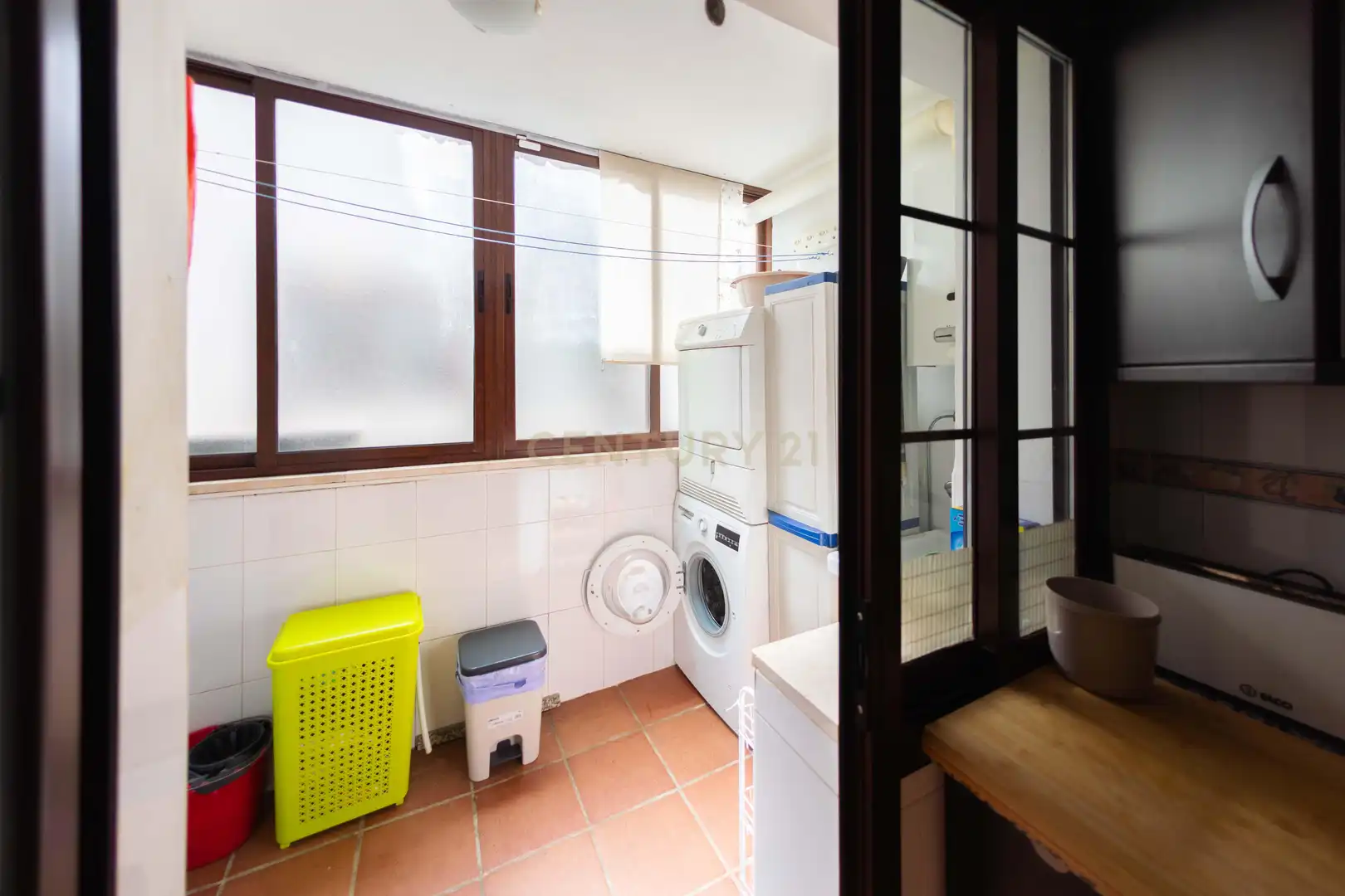 Küche von Wohnung zum Verkauf in Alameda mit Klimaanlage, Abstellraum und Mikrowelle