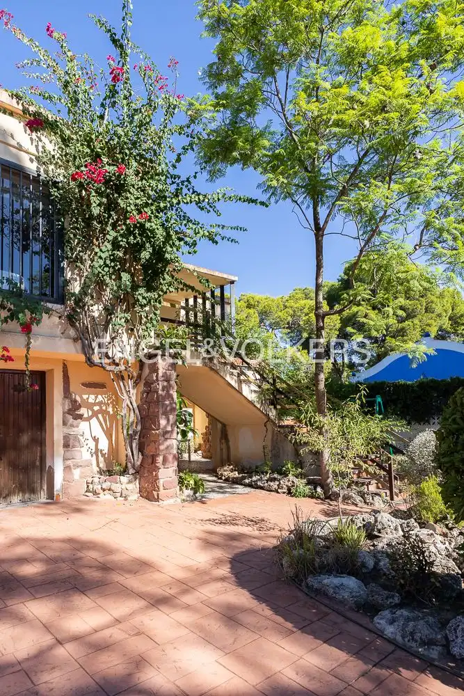 Casa con piscina en venta en La Cañada