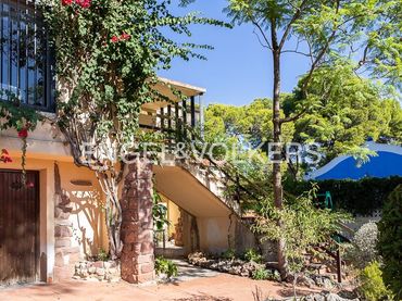 Casa con piscina en venta en La Cañada