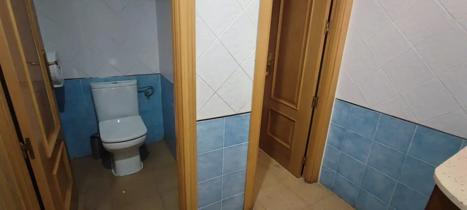 Baño de Local en venta en Alcalá de Henares con Aire acondicionado