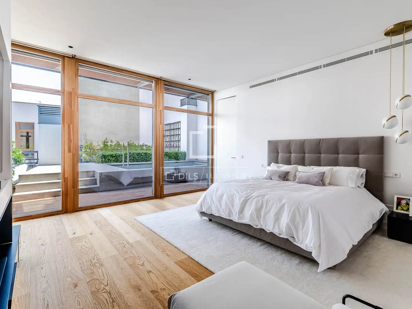Bedroom of Attic for sale in Madrid  with Air Conditioner, Heating and Terrace