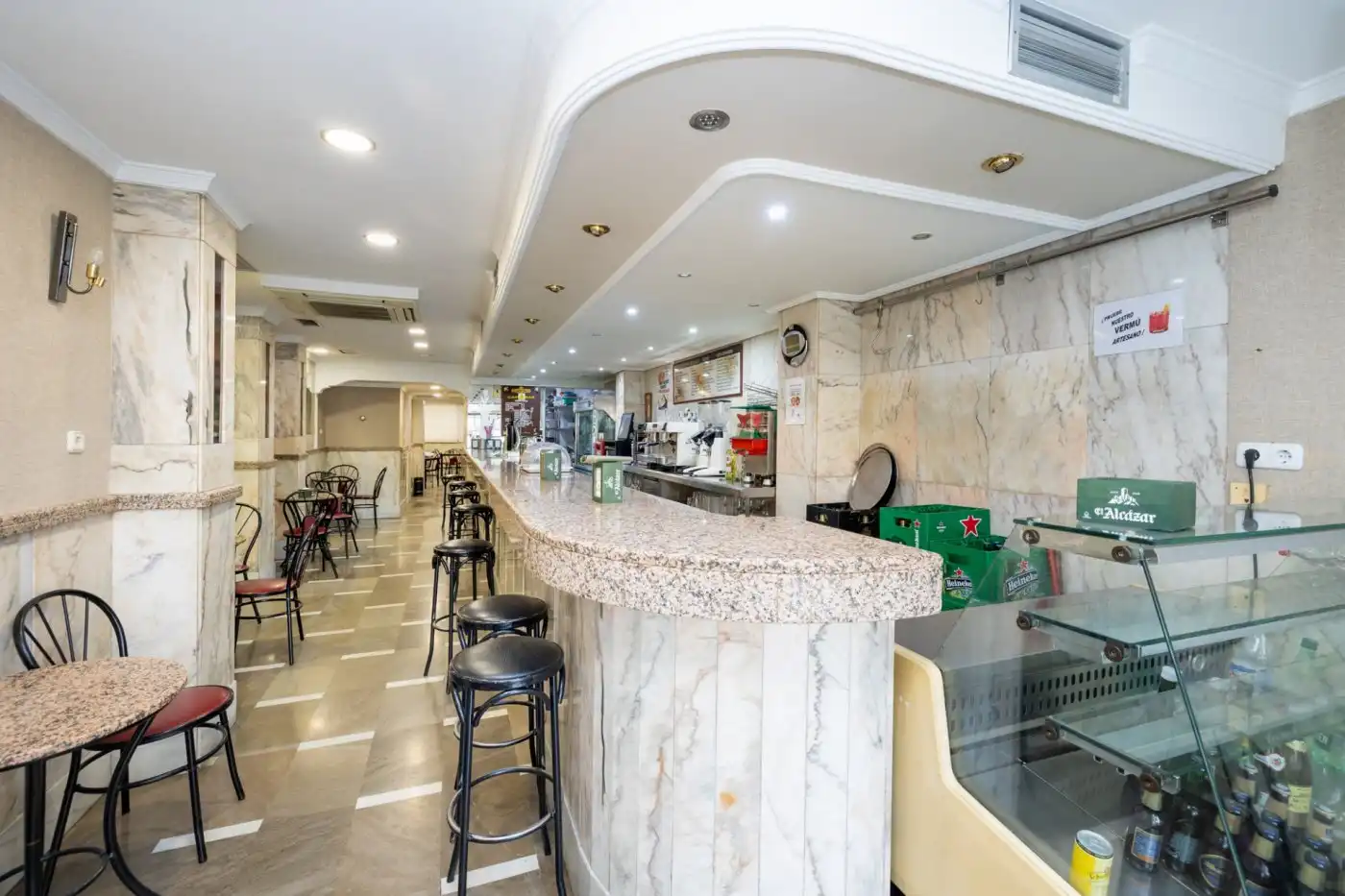 Local en venta en Granada con Aire acondicionado y Amueblado
