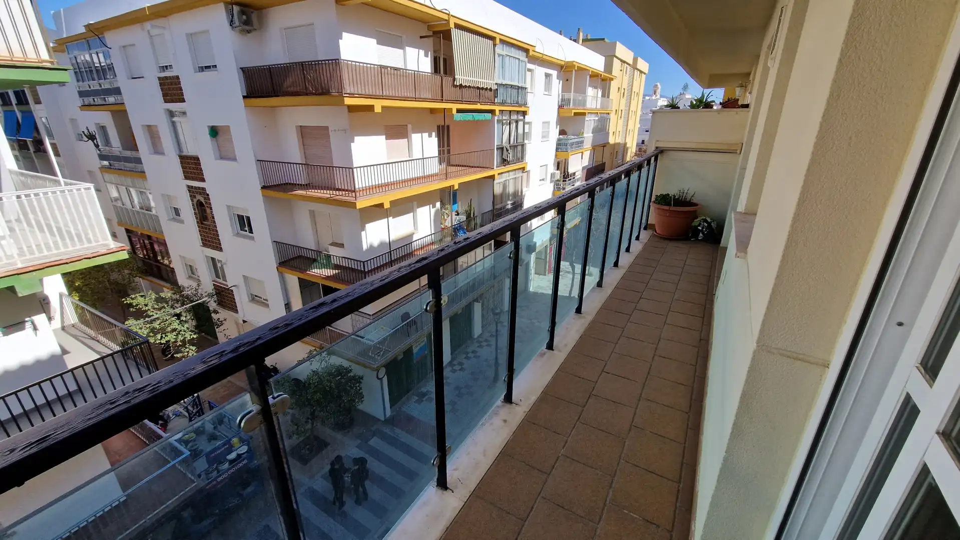 Vista exterior de Apartament en venda en Estepona amb Aire condicionat, Terrassa i Moblat