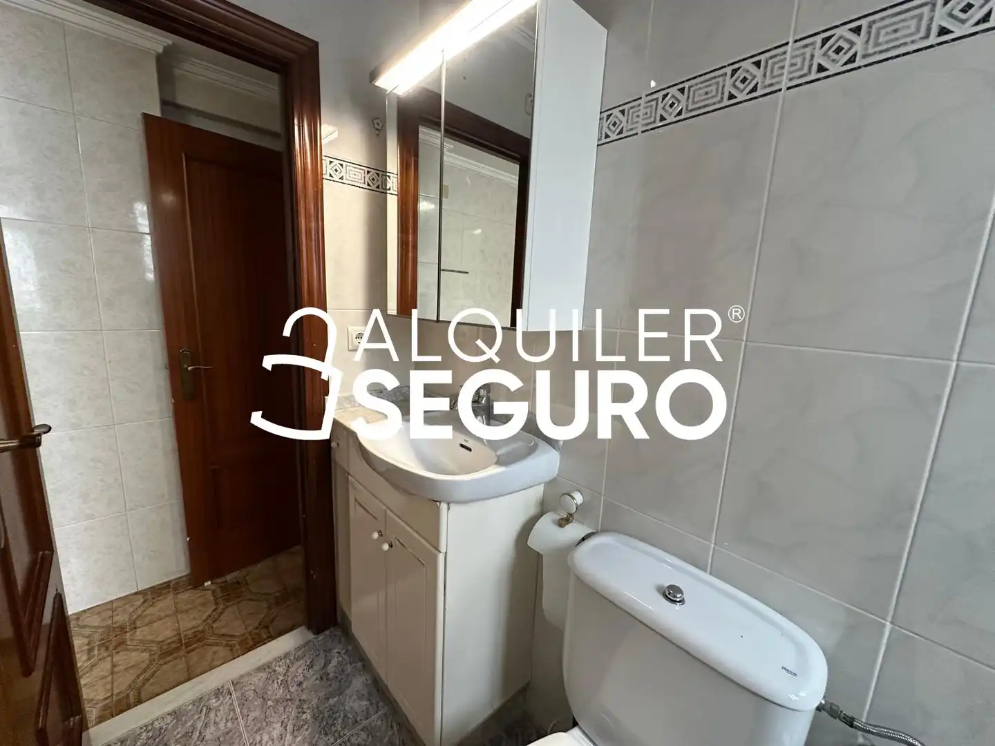 Bathroom of Flat for rent in Mislata  with Air Conditioner, Terrace and Furnished