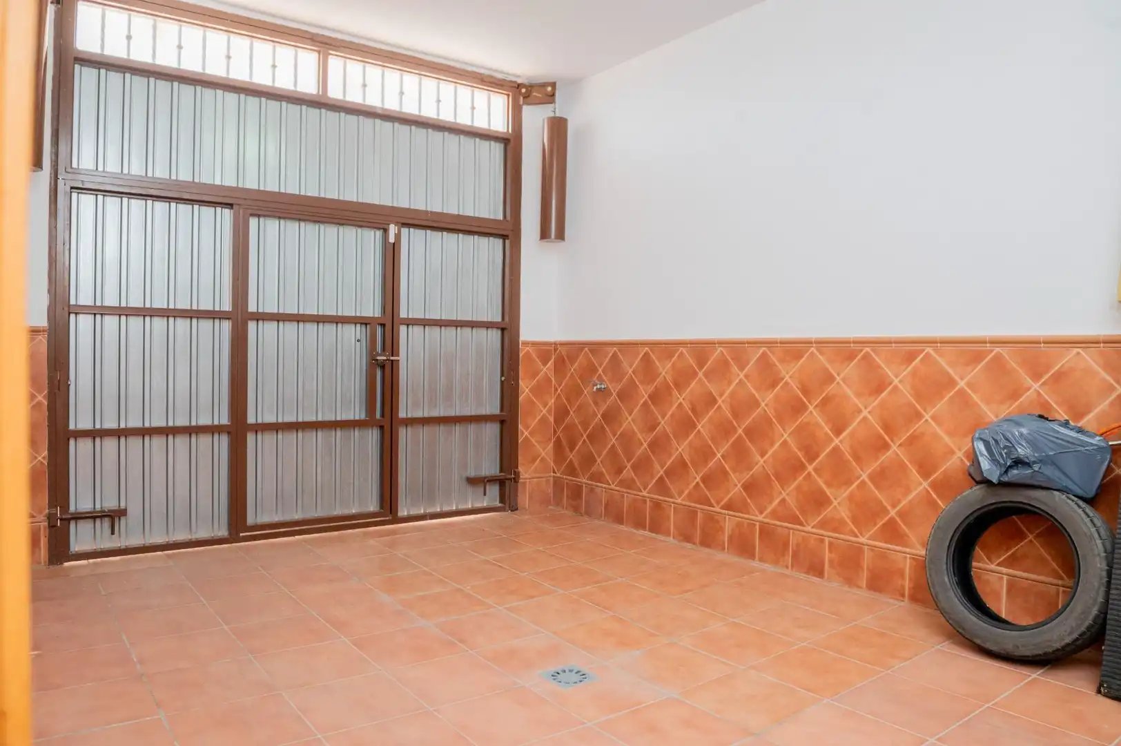 Houses for sale in Cuevas Bajas  with Air Conditioner, Terrace and Storage room