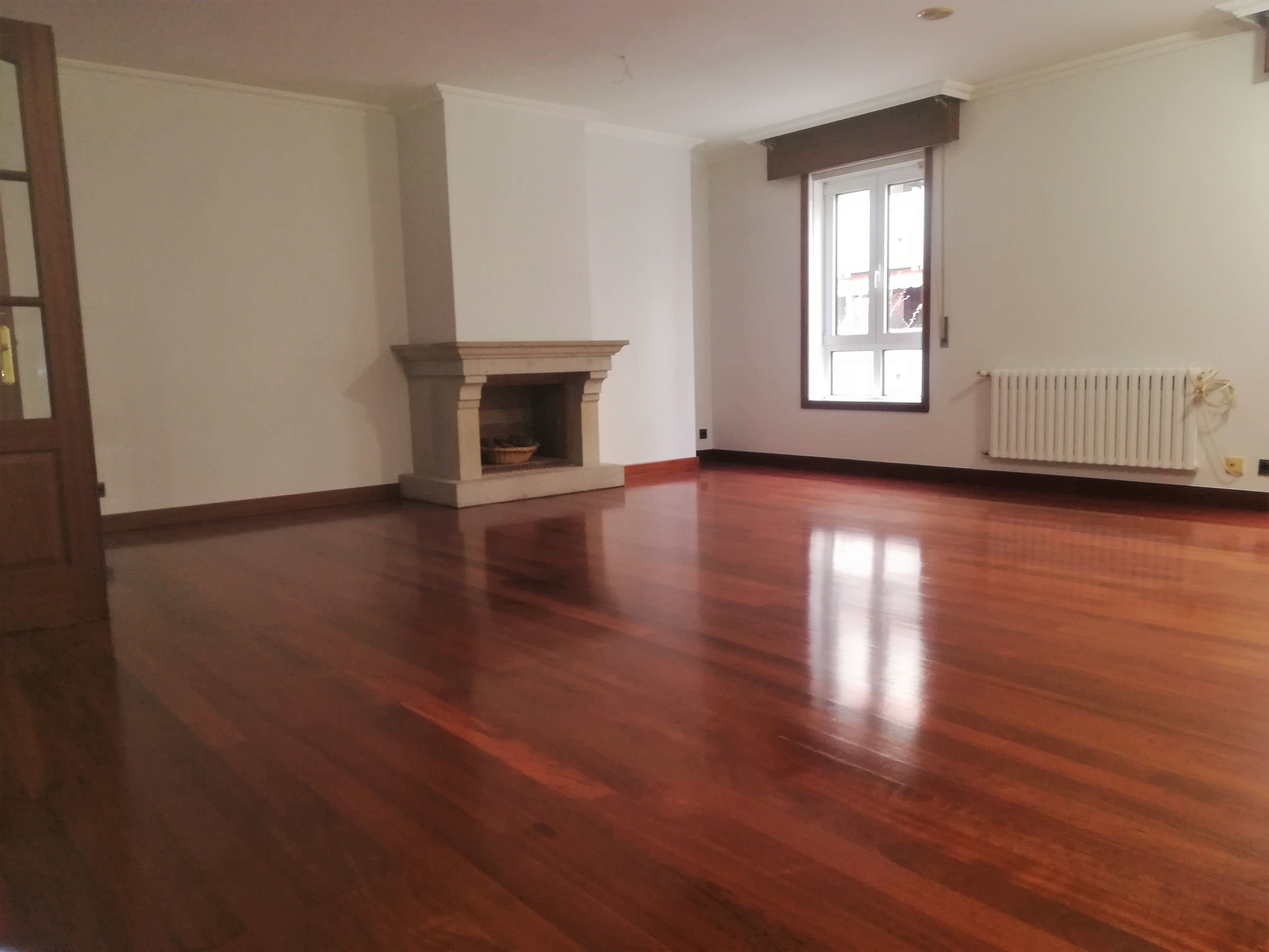 Sala d'estar de Pis de lloguer en Pontevedra Capital  amb Calefacció, Parquet i Forn