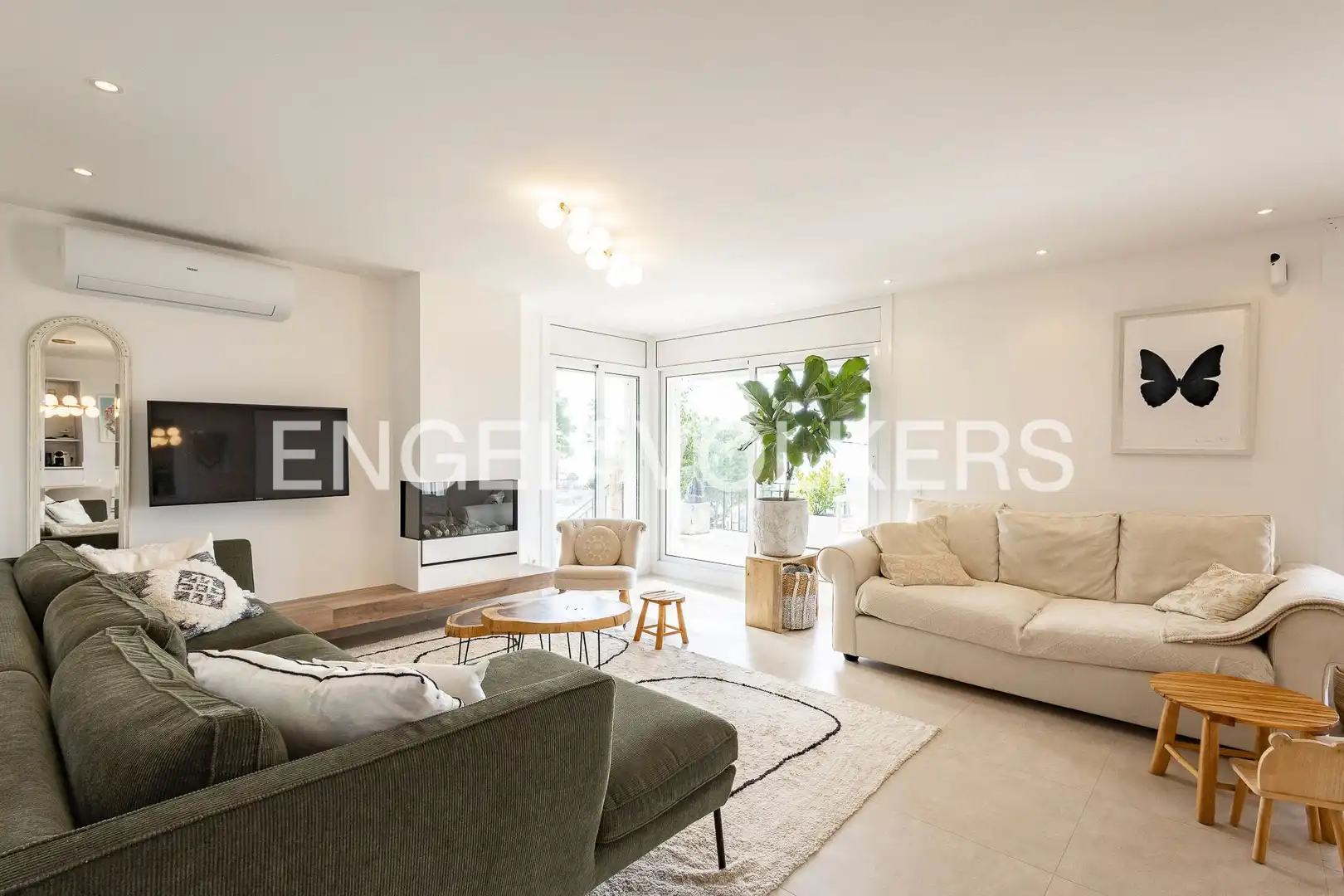 Sala de estar de Casa adosada en venta en Gavà con Aire acondicionado, Calefacción y Jardín privado